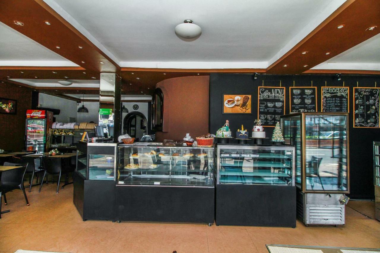 Omega Regency Colombo Hotel Buitenkant foto
